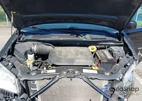 2016 Chrysler Town & Country Touring из США, поврежденный, VIN 2C4RC1BG9GR141356